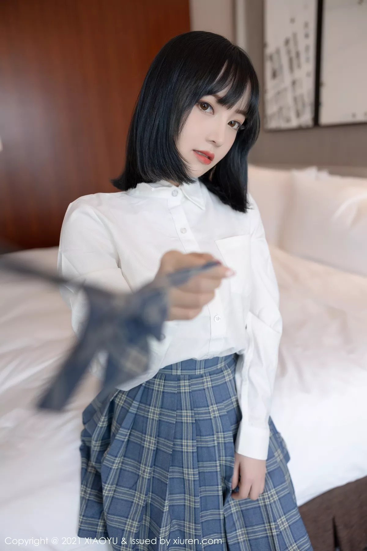 秀人集.com_[XiaoYu画语界]Vol.508_新人模特豆瓣酱JK制服半脱露粉色内裤秀浑圆翘臀诱惑写真56P