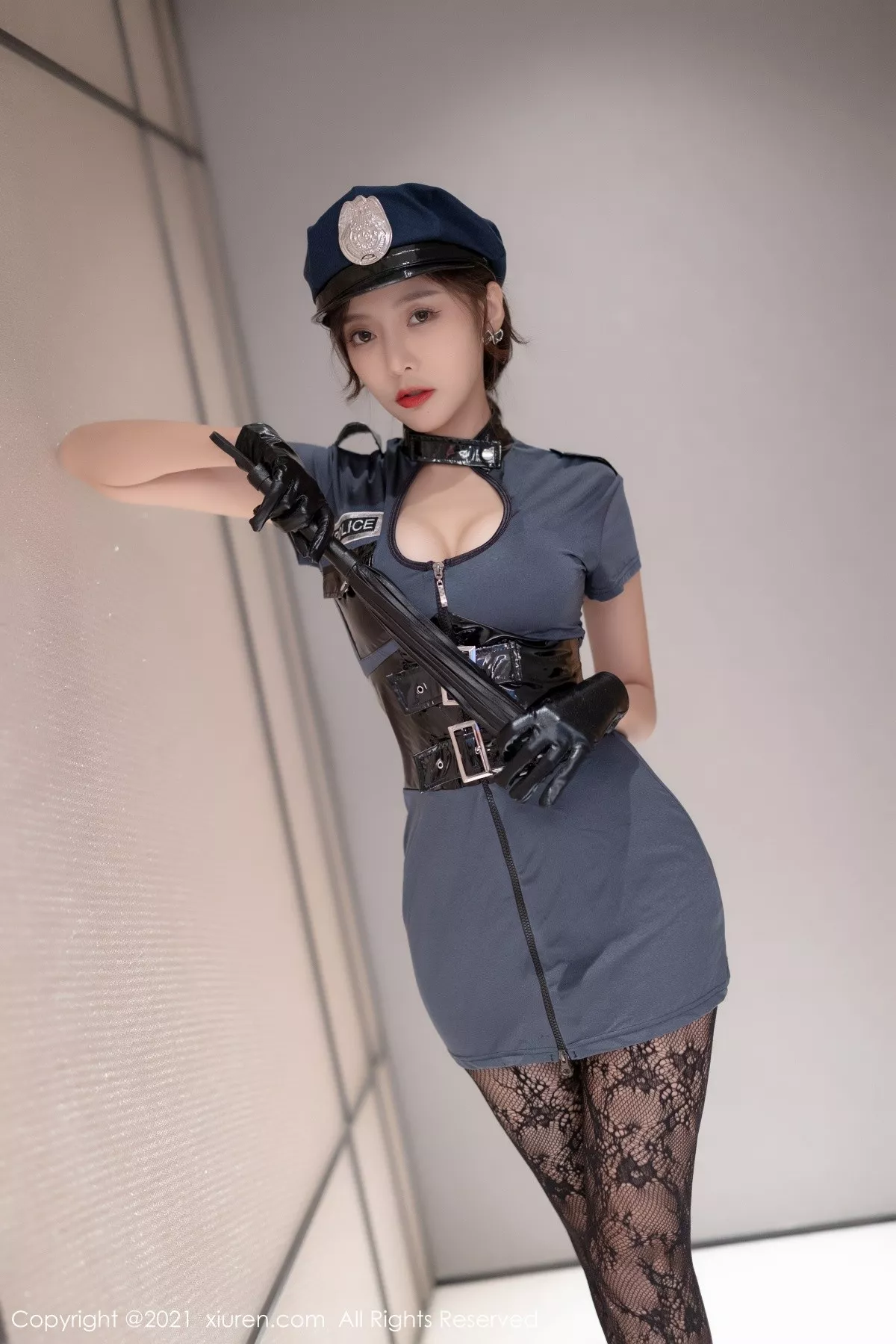 秀人集.com_[XiaoYu画语界]Vol.655_女神王馨瑶yanni私房女警制服半脱露性感内衣黑丝网袜诱惑写真83P